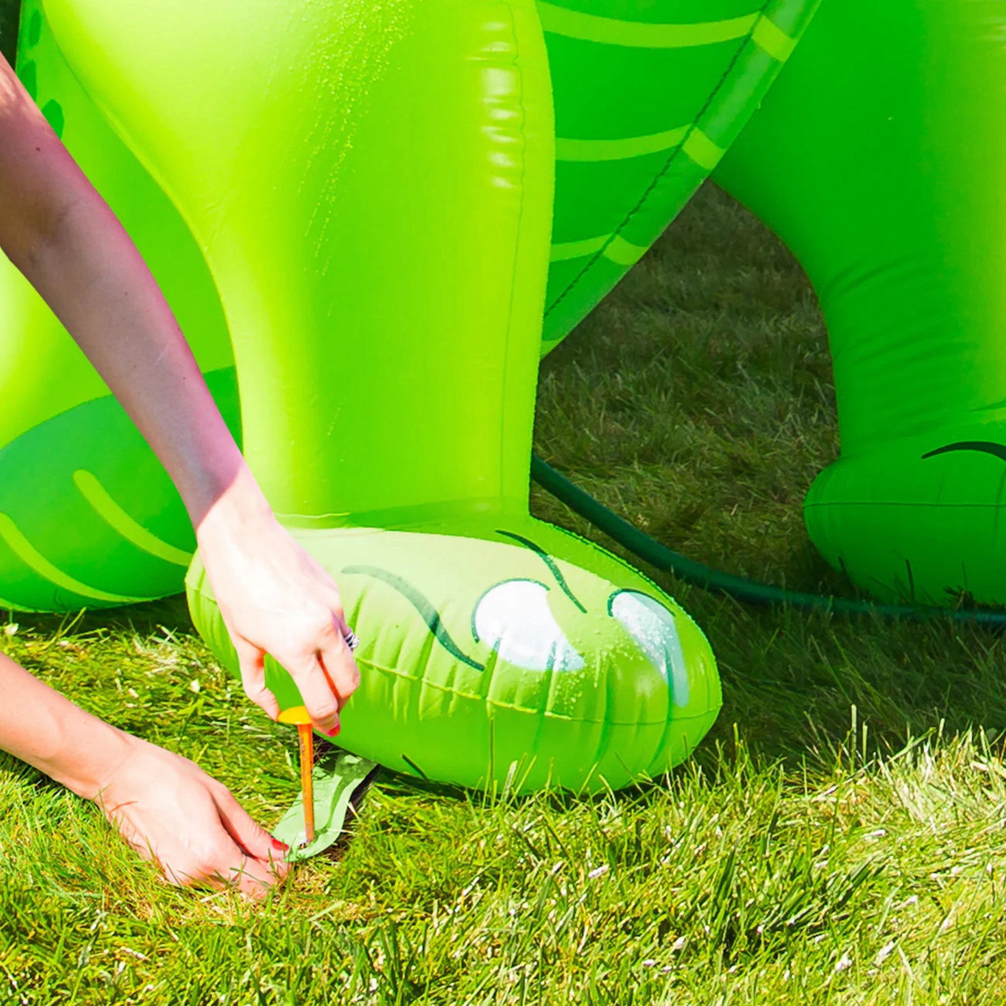 BMYS-0004-Dino-Sprinkler-TetherCloseup.jpg