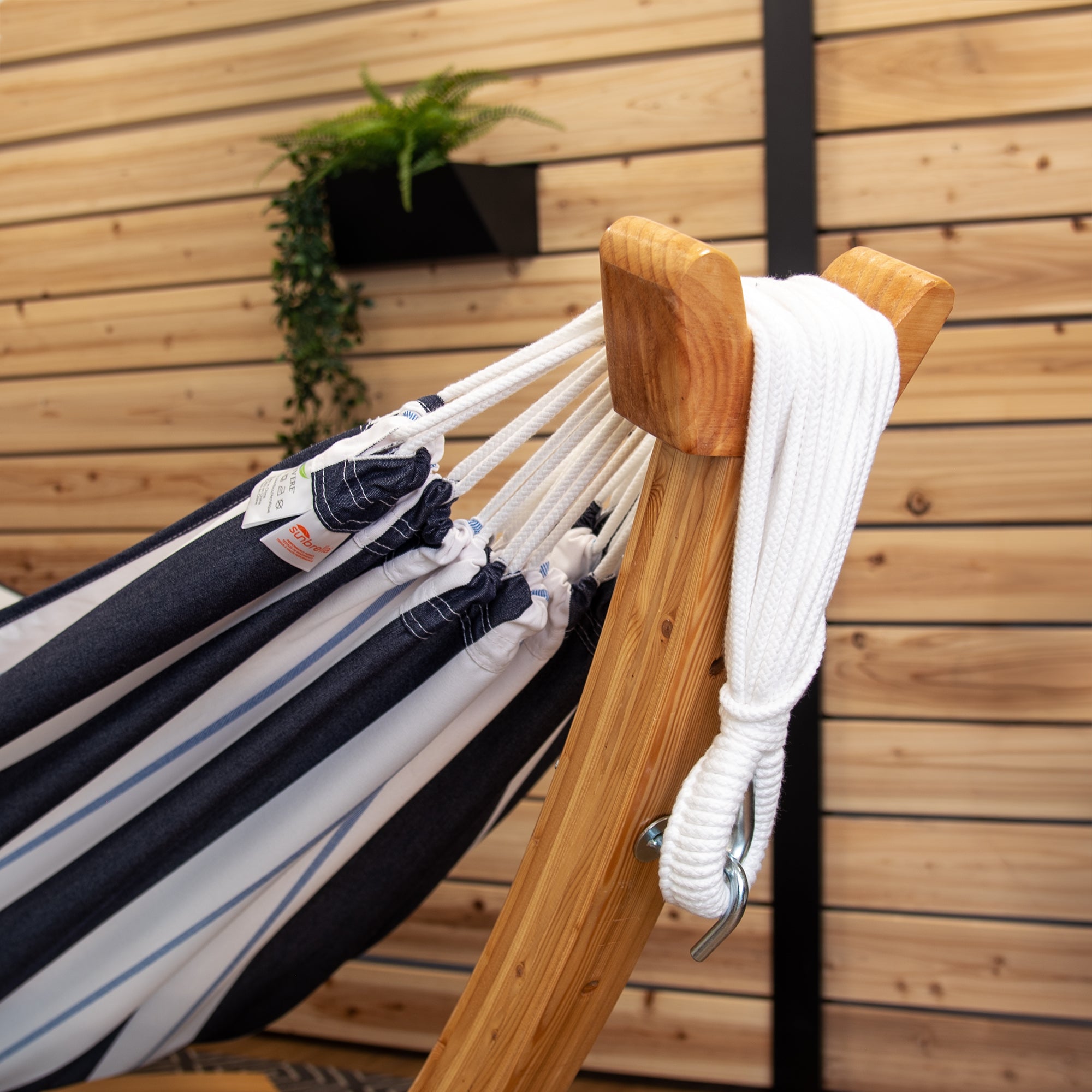 Hamac double Sunbrella® avec support en pin massif (260 cm) - Token Surfside